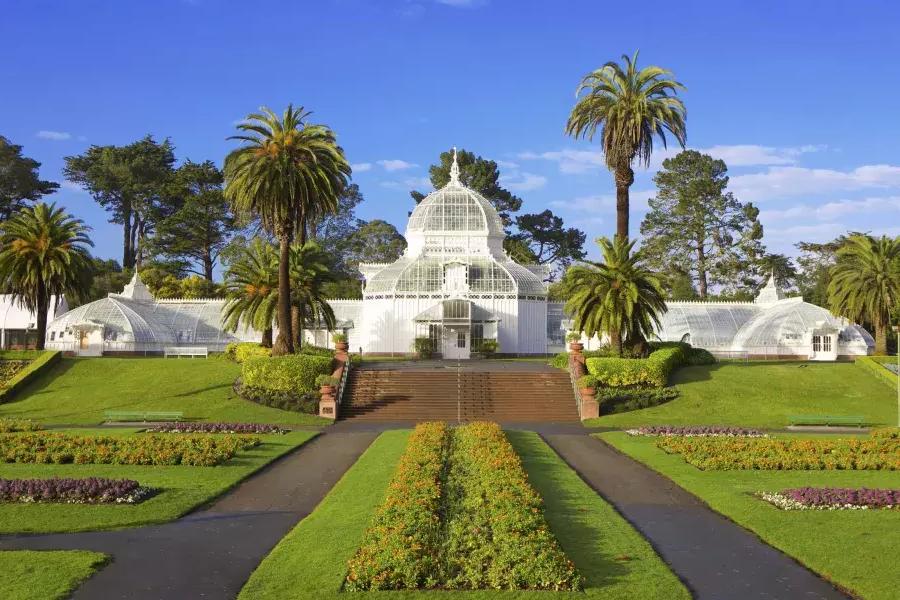Exterior view of the 贝博体彩app Conservatory of Flowers.