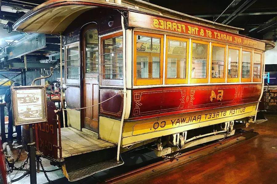 サンフランシスコ 缆车博物館に展示されているビンテージ 缆车。