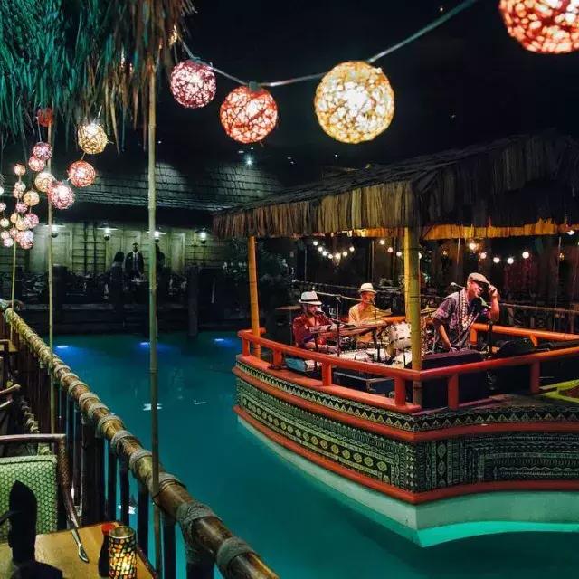 的 house b和 plays in the lagoon of the world-famous Tonga Room at San Francisco's Fairmont Hotel.
