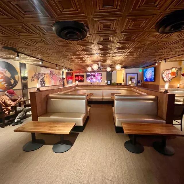 Interior of the Mission 大麻 Club
